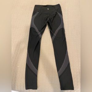 EUC—Black Lulu Lemon full length leggings